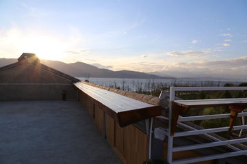 倘若有机会在洱海边的民宿住下，窗外一片干净蔚蓝，静静享受一顿完美的早餐，也是一大乐事。